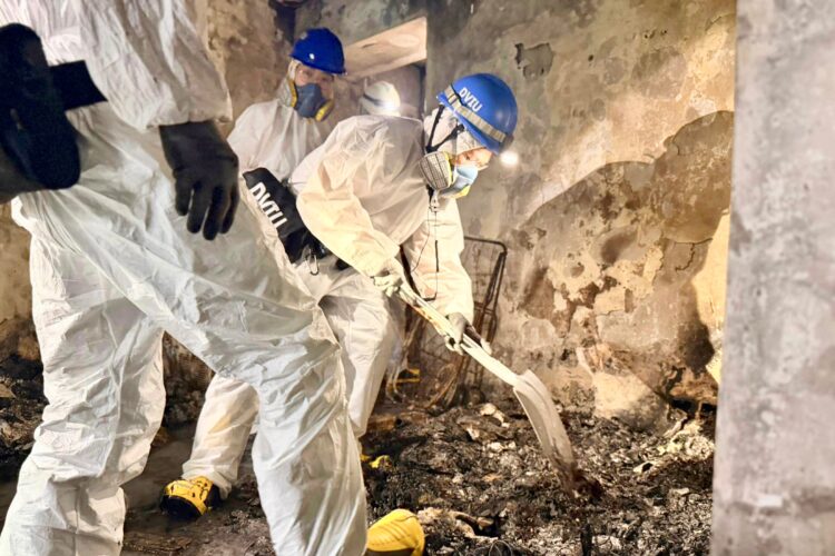 Hong Kong fire: Fire probe reveals unsafe netting as public mourns